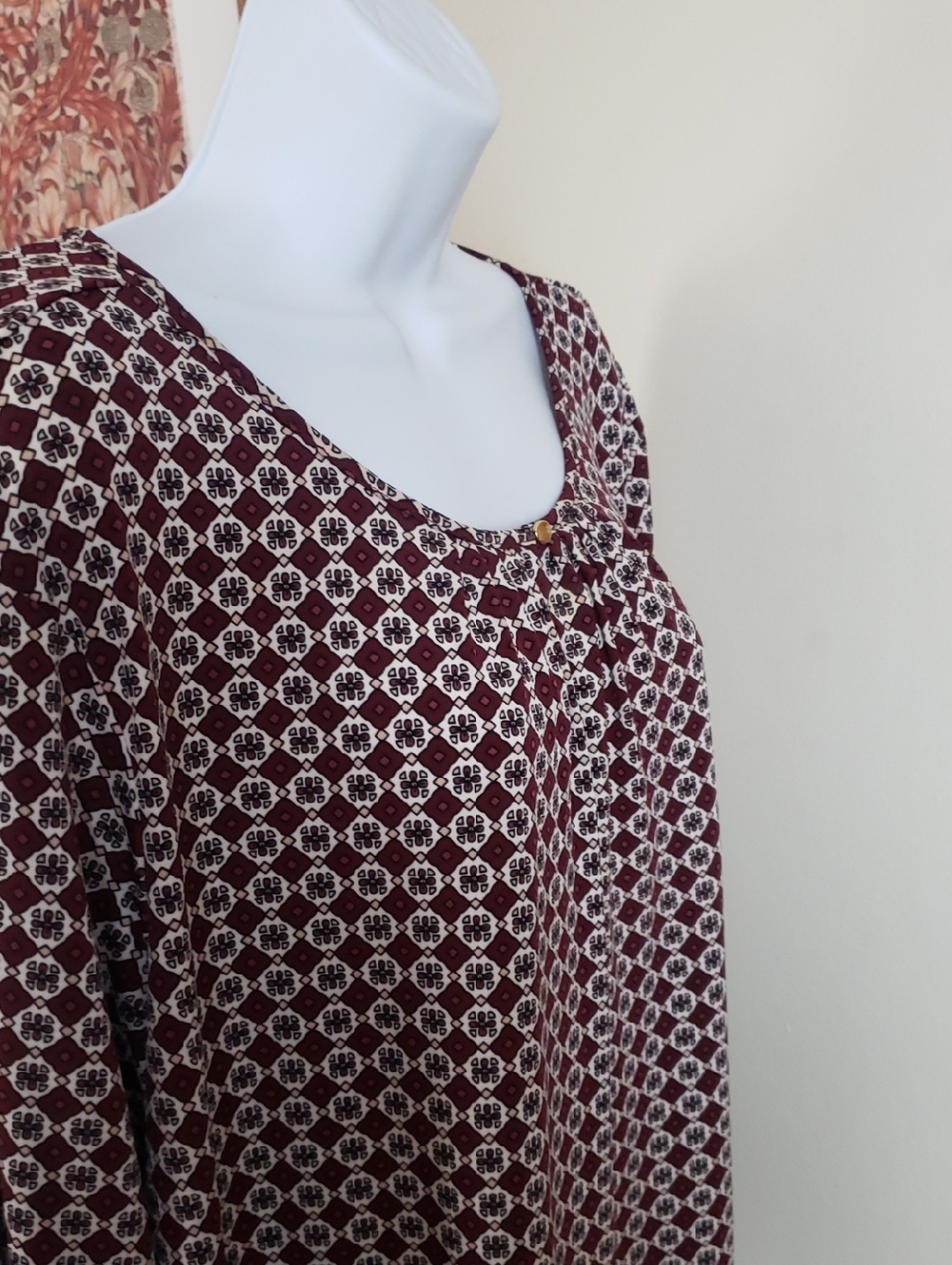 Liz Claiborne Burgundy and White Geometric Scoop Neck Top, 3X - Picture 5 of 11